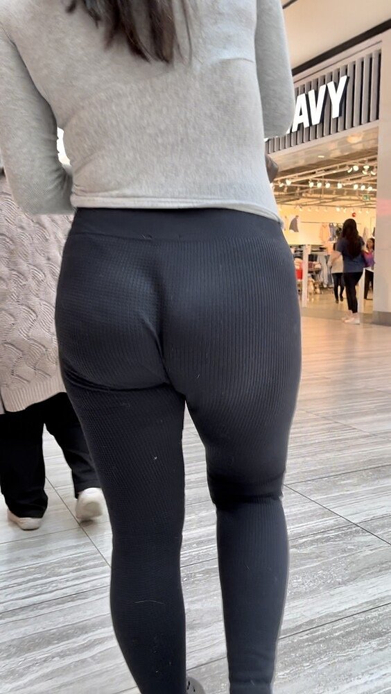 Now that’s an ass! Pawg with a jiggly booty in leggings #1qa248oz