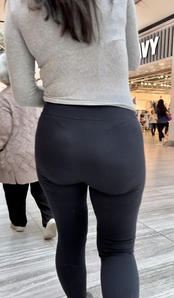 Now that’s an ass! Pawg with a jiggly booty in leggings #BA2XScAT