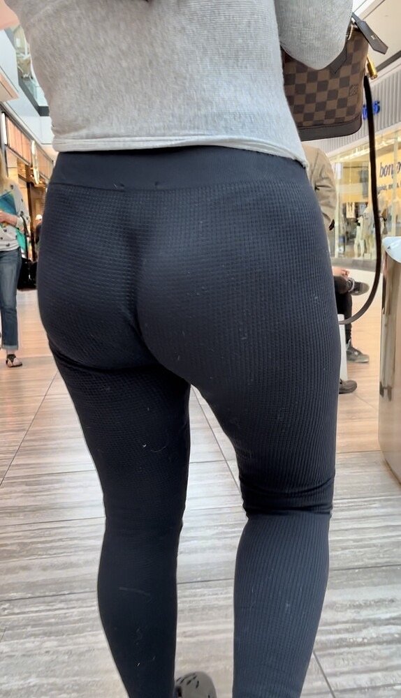 Now that’s an ass! Pawg with a jiggly booty in leggings #jD4zIo5u
