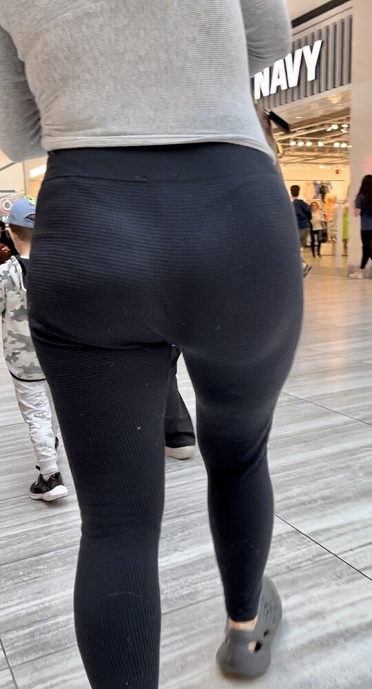 Now that’s an ass! Pawg with a jiggly booty in leggings #n3uZJc6P