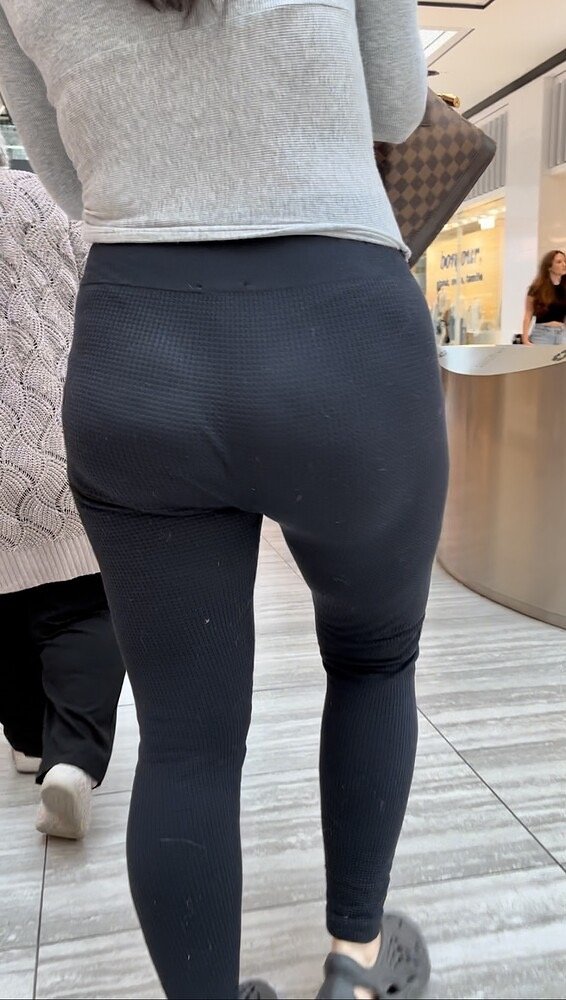 Now that’s an ass! Pawg with a jiggly booty in leggings #xpURrPVu